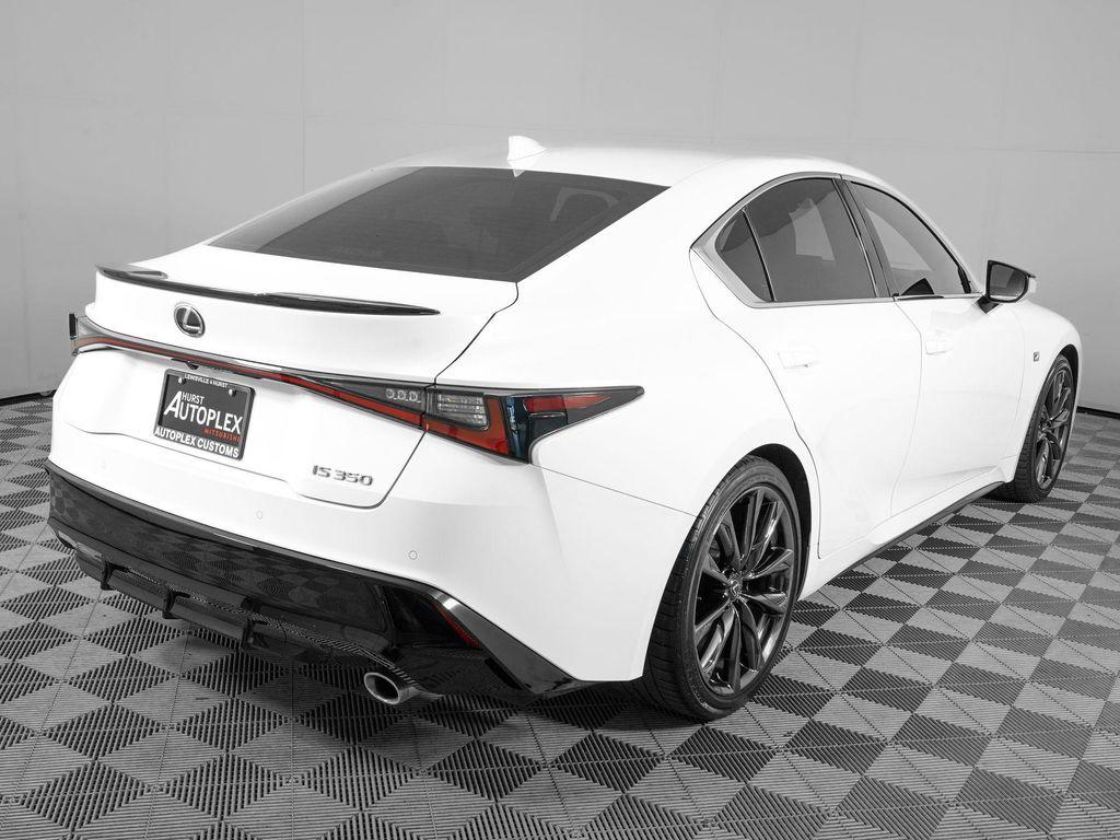Lexus IS 2023