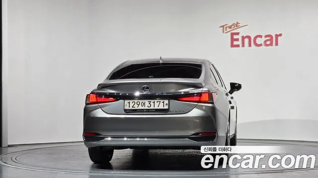 Lexus ES 2022