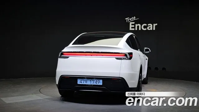 Tesla Model Y 2025