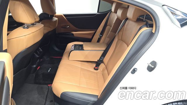 Lexus ES 2023