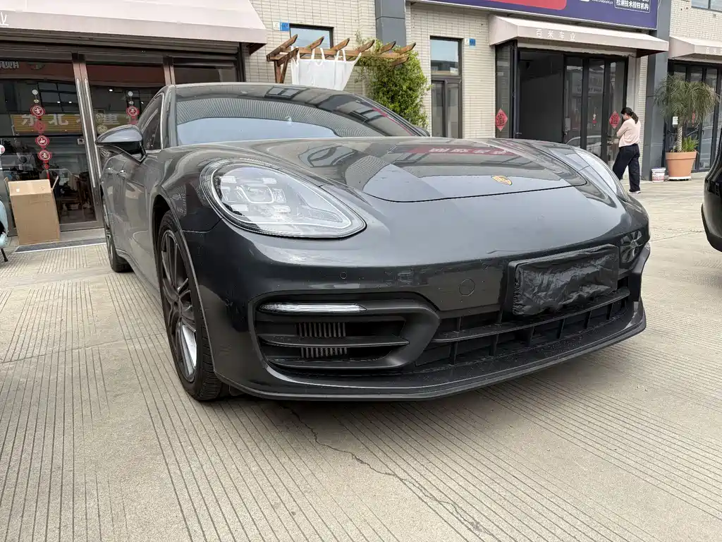 Porsche Panamera 2022