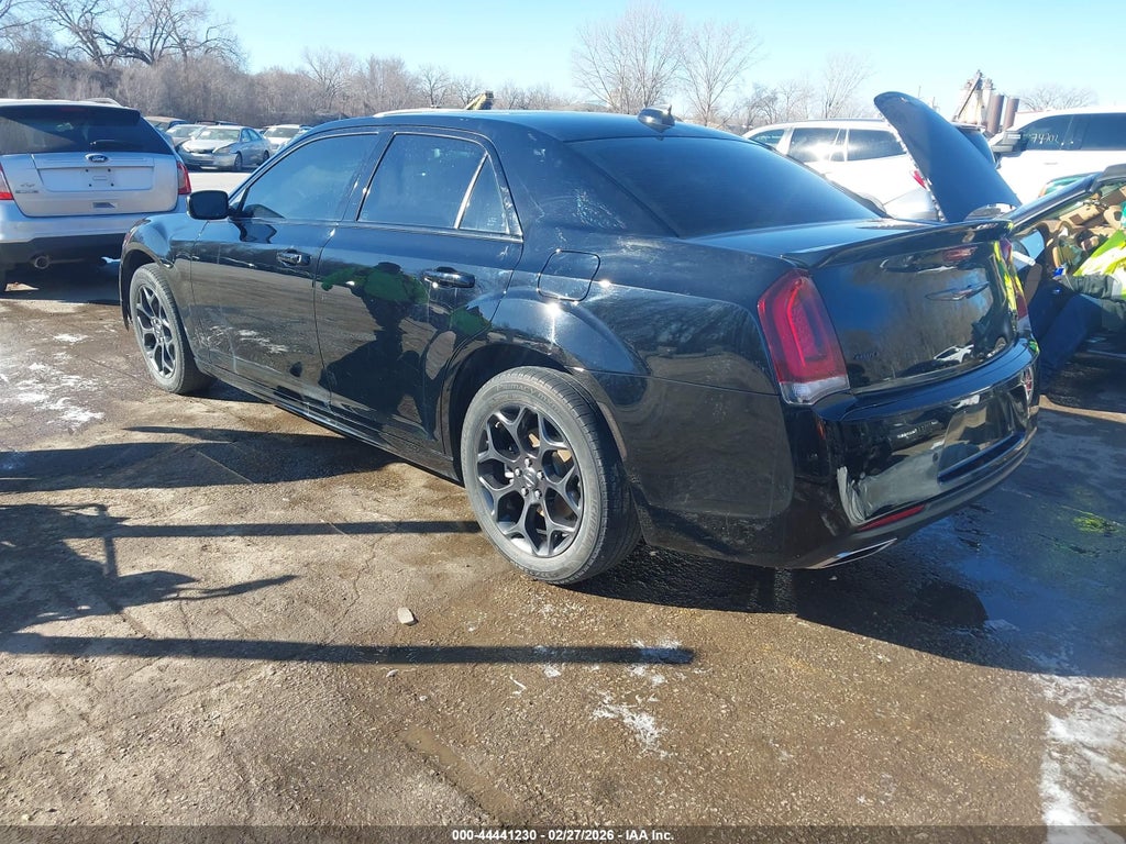 Chrysler 300 2021