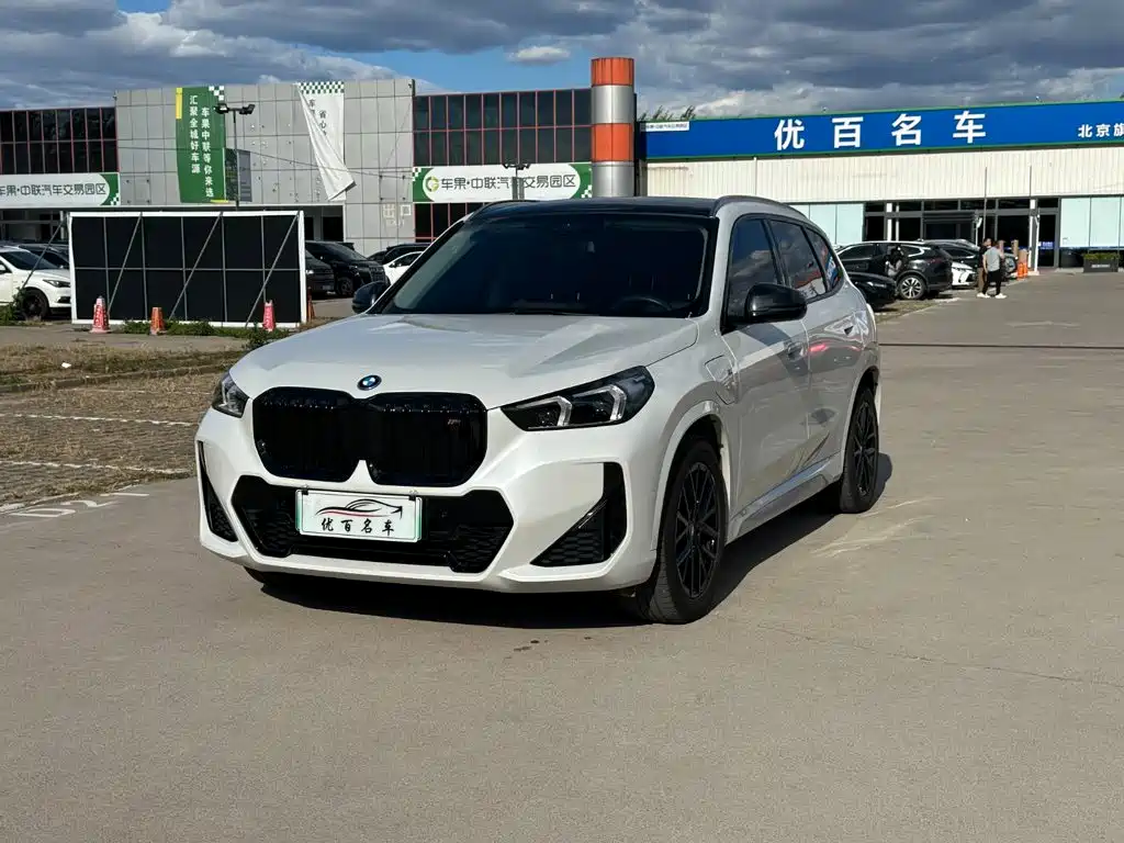 BMW iX1 2024