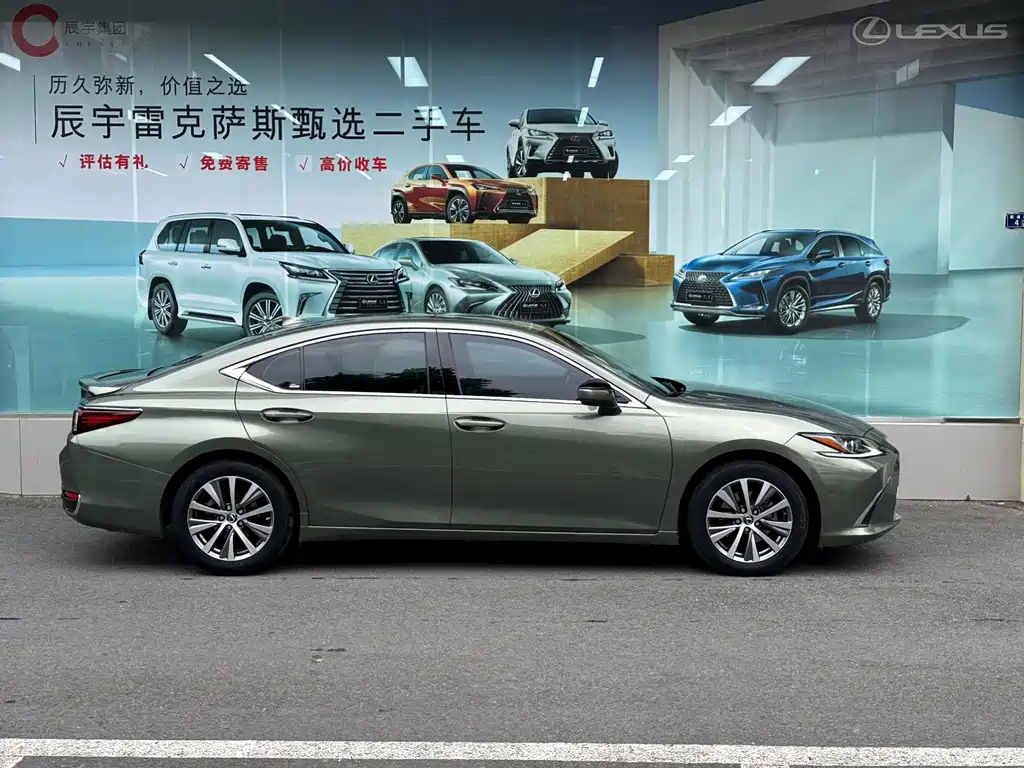 Lexus ES 2021