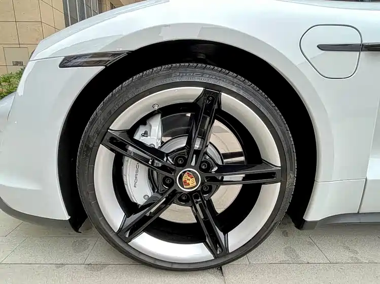 Porsche Taycan 2022