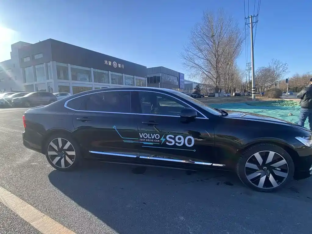 Volvo S90 2025