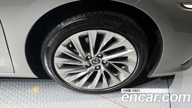 Lexus ES 2023