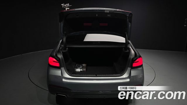 BMW 5 серии 2023