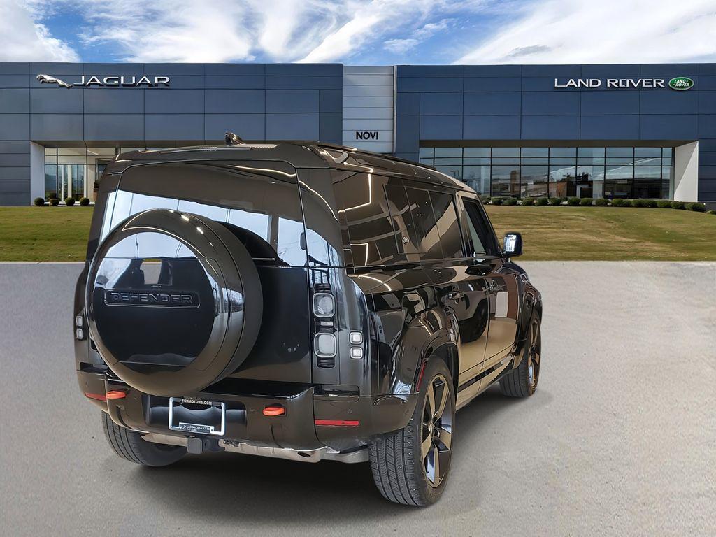 Land Rover Defender 2024