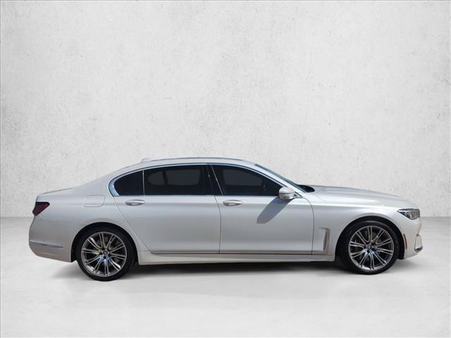 BMW 750 2022