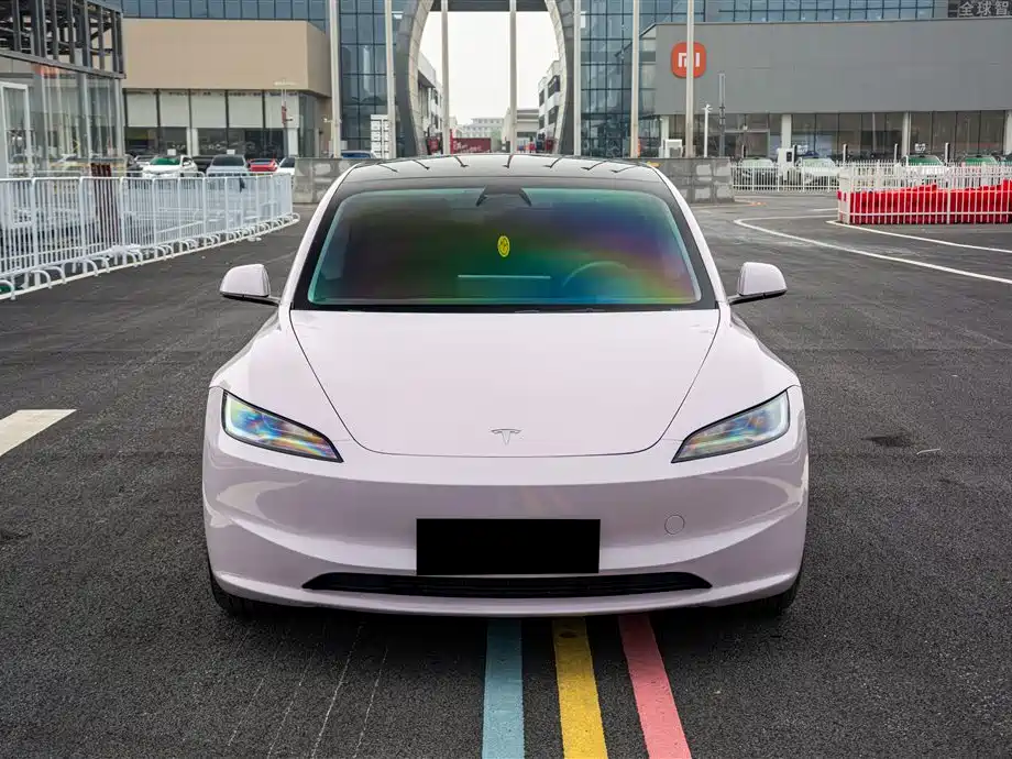 Tesla Model 3 2024