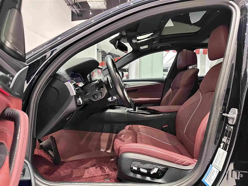 BMW 5 серии 2023
