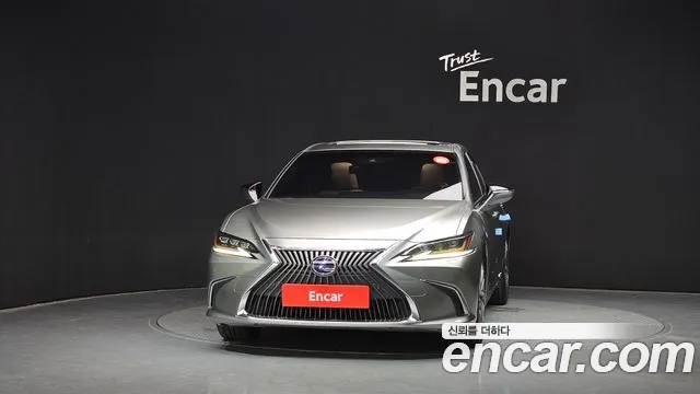 Lexus ES 2020