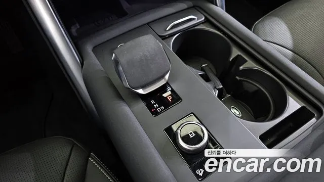 Land Rover Discovery 2023