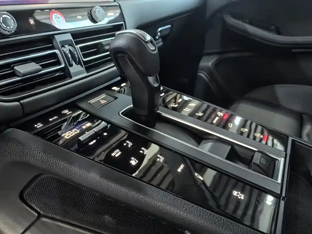 Porsche Macan 2025