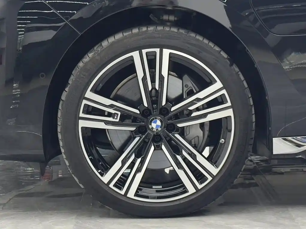BMW i7 2025