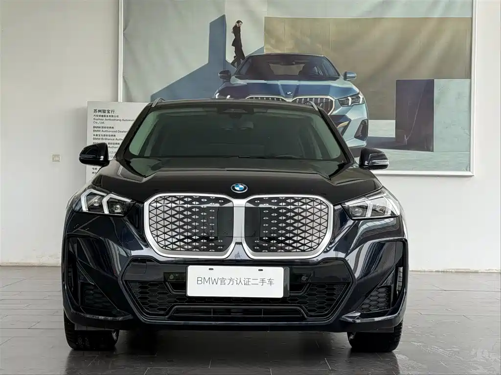 BMW iX1 2025