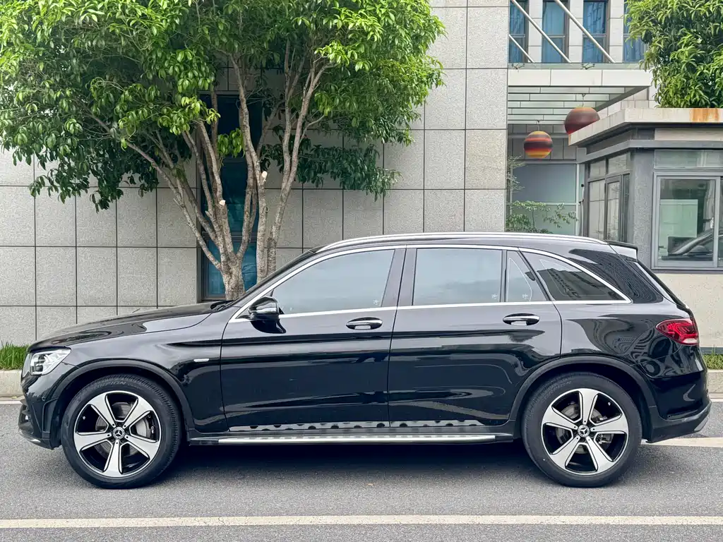 Mercedes-Benz GLC 2023