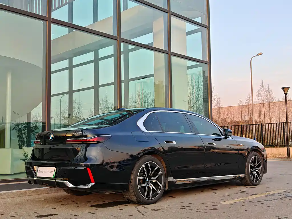 BMW i7 2024