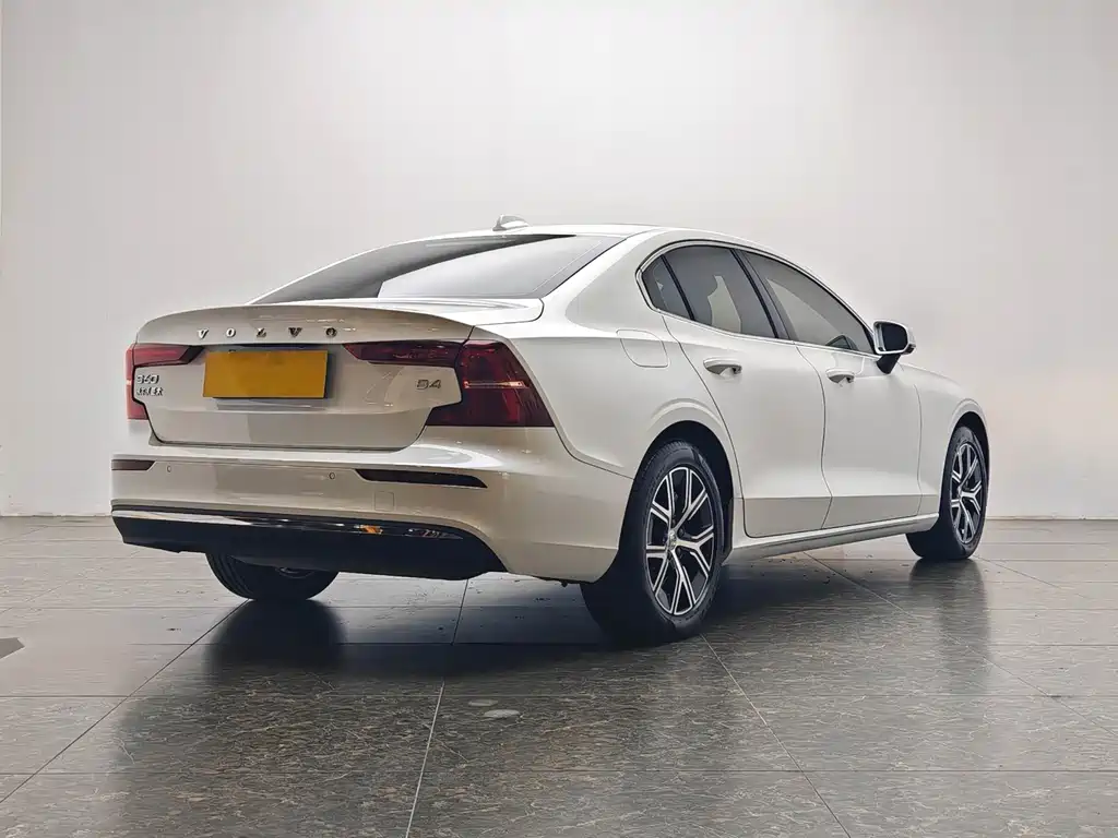 Volvo S60 2025