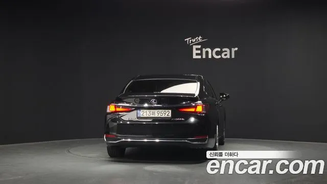 Lexus ES 2022