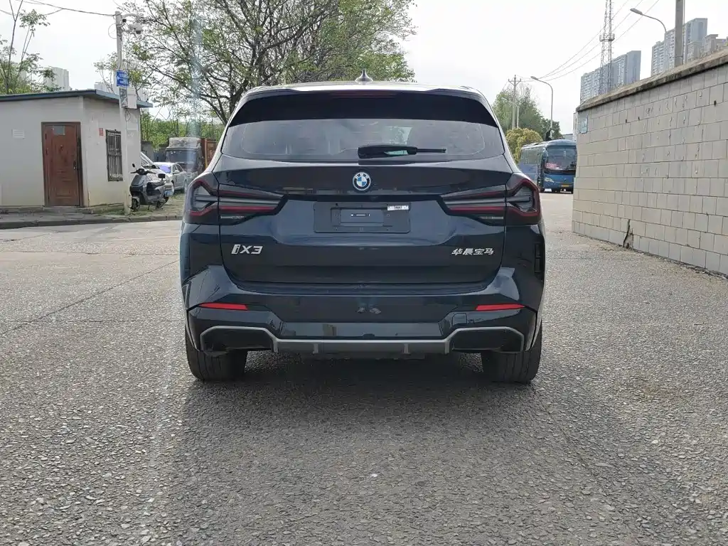 BMW iX3 2024
