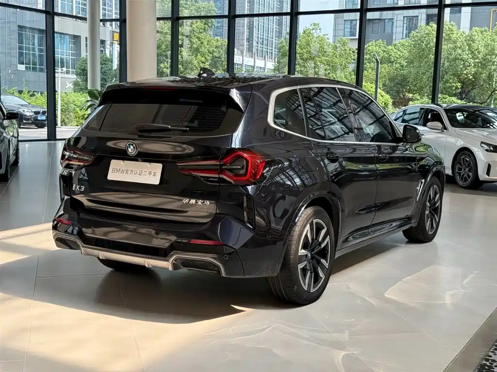 BMW iX3 2023