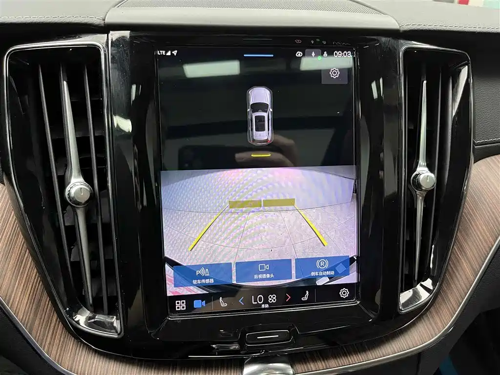 Volvo XC60 2022
