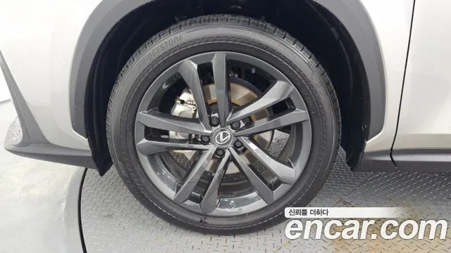 Lexus NX 2023
