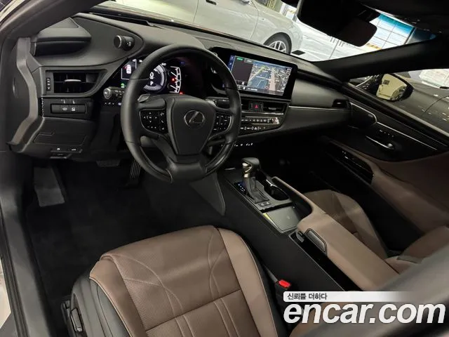 Lexus ES 2024