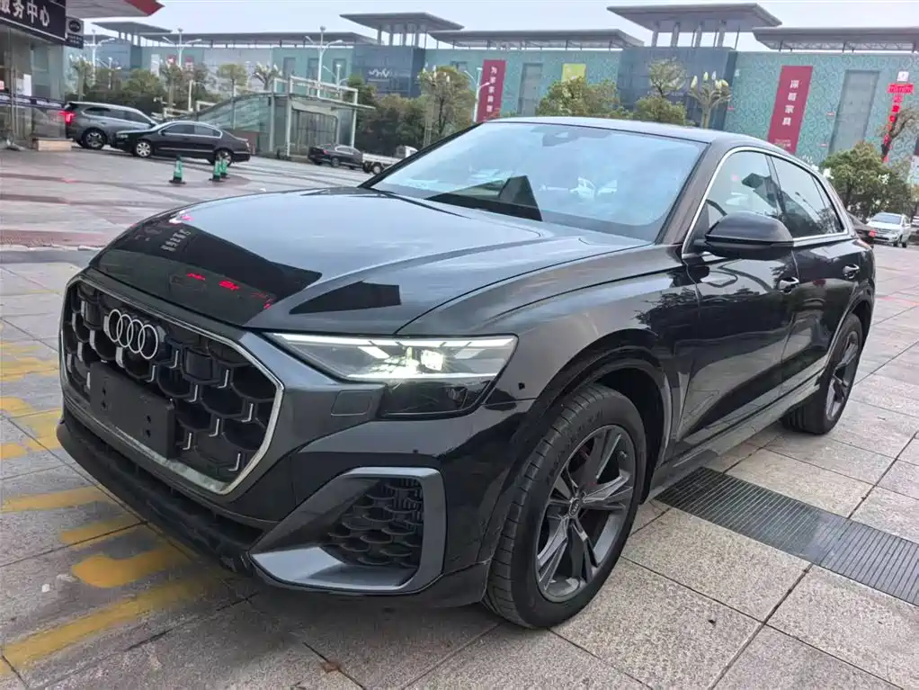 Audi Q8 2025