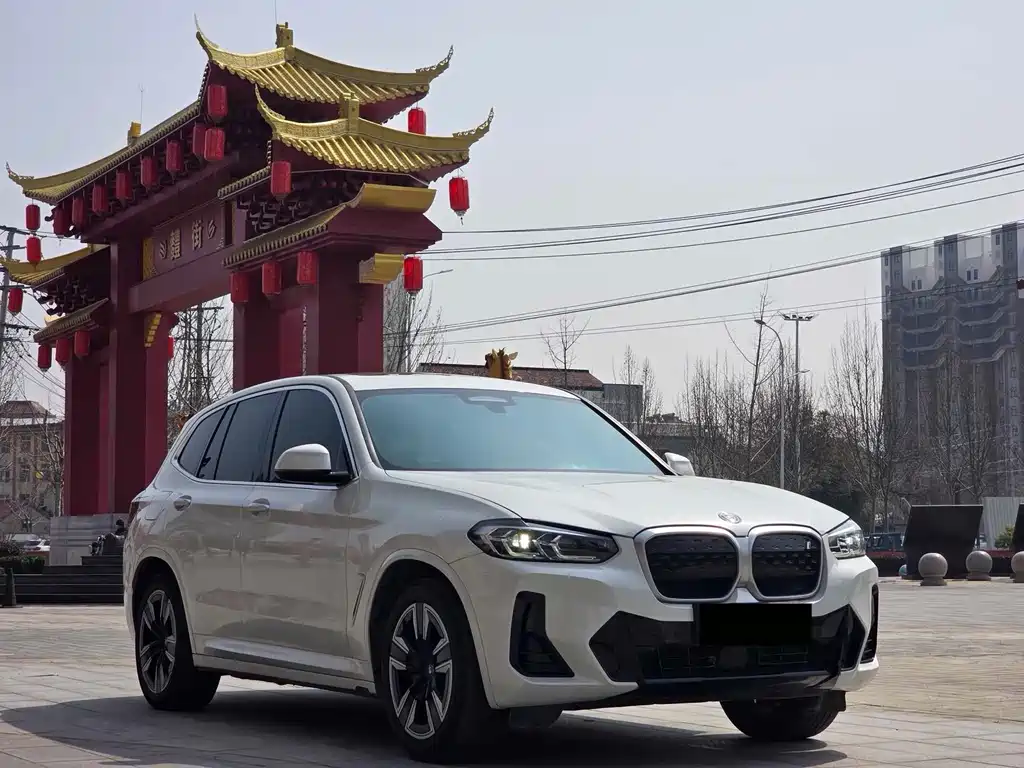 BMW iX3 2024