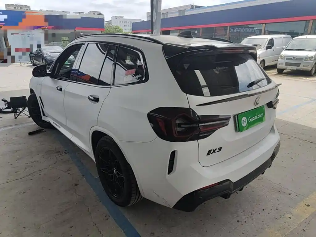 BMW iX3 2024