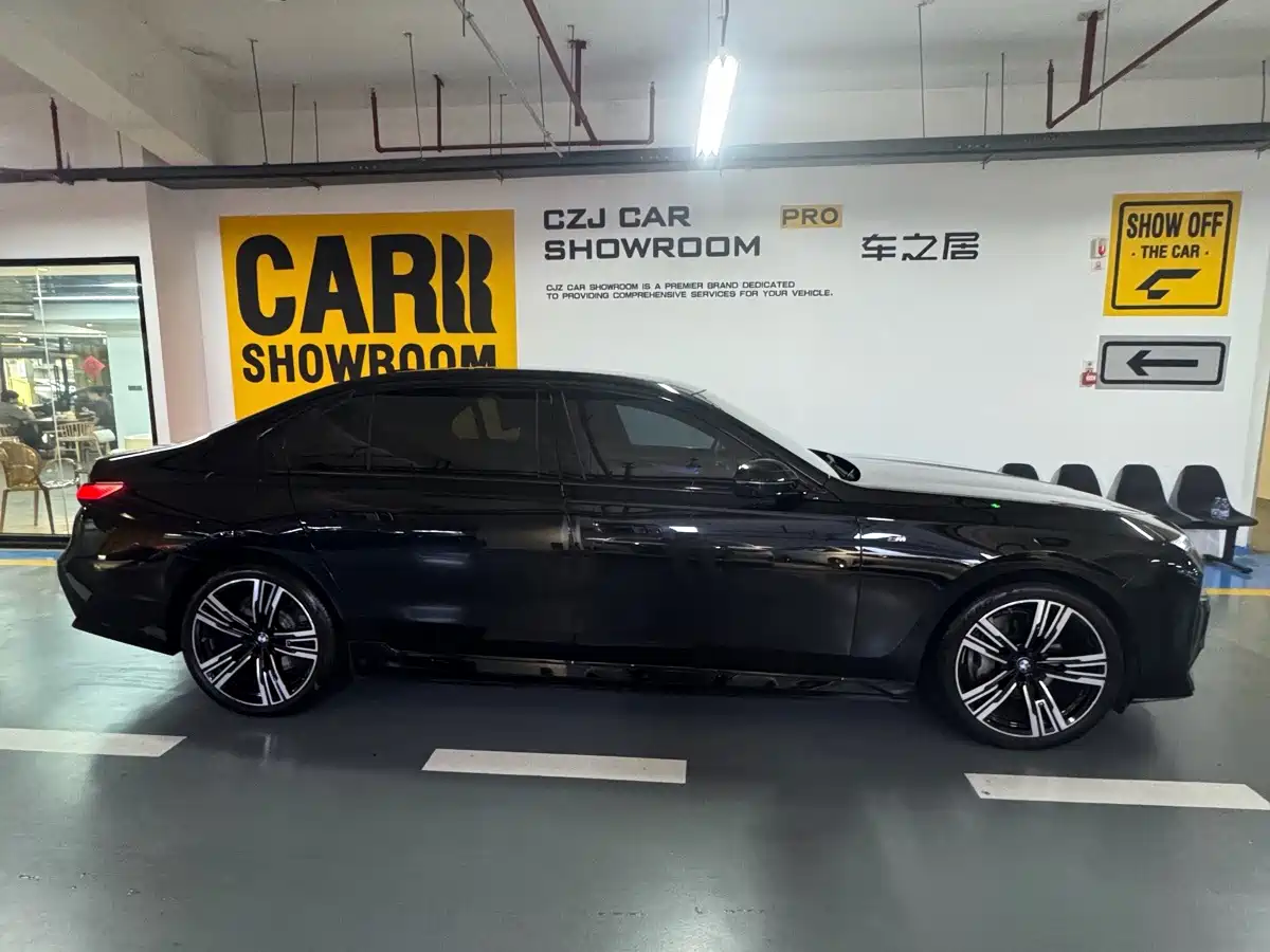 BMW i7 2023