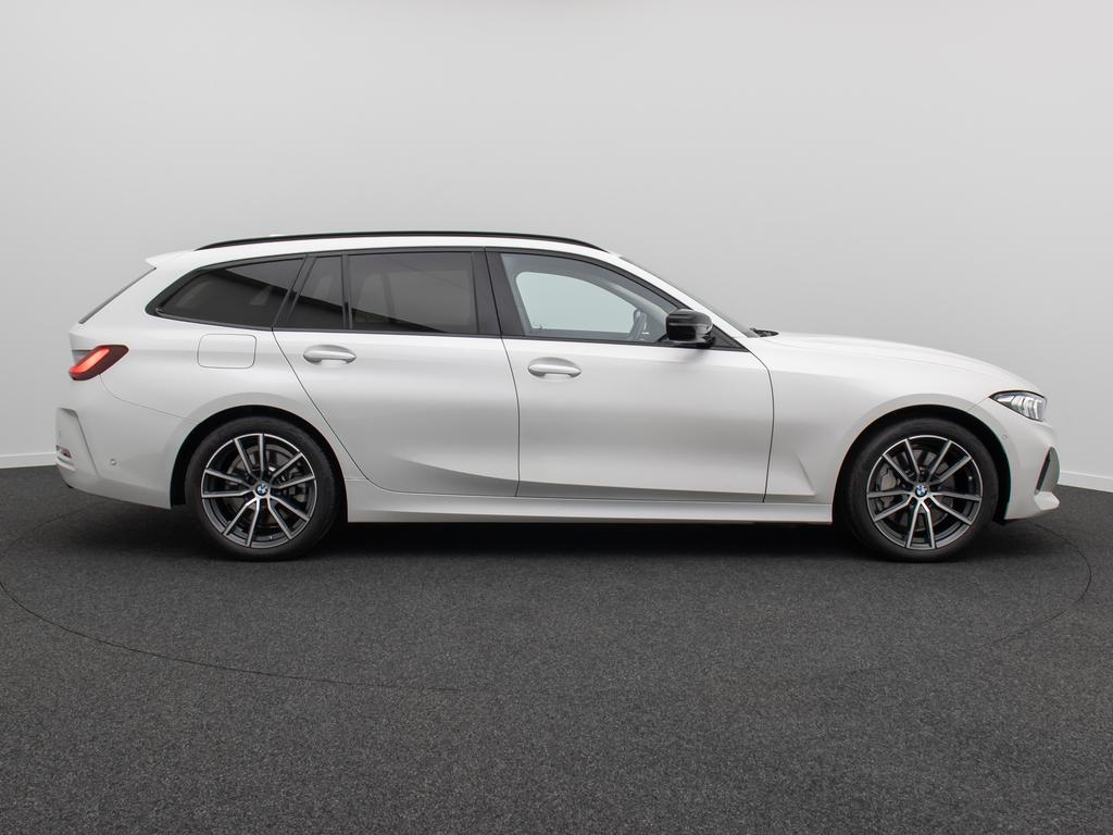 BMW 330 2023