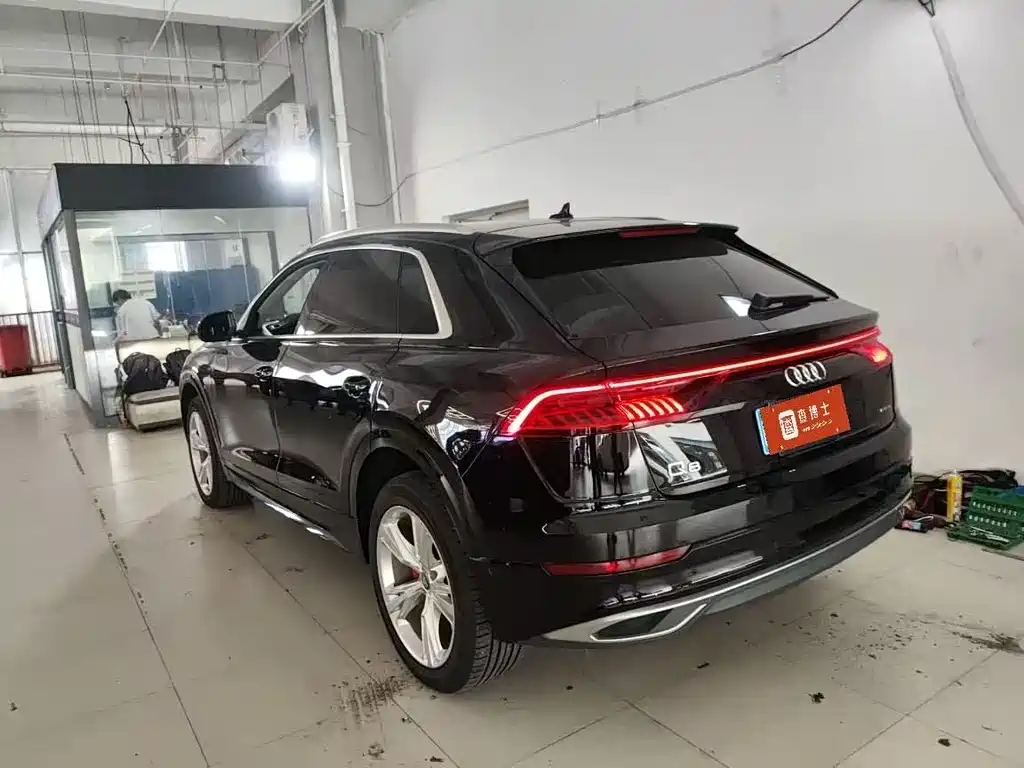 Audi Q8 2021