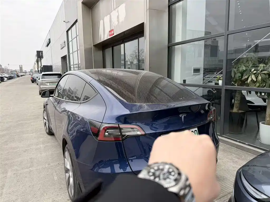 Tesla Model Y 2022