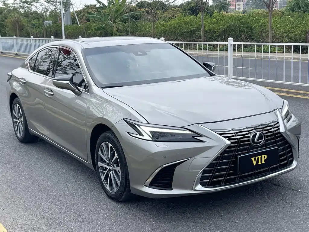 Lexus ES 2024