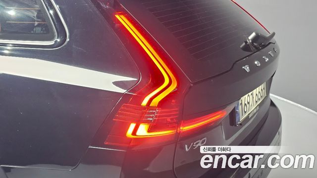 Volvo V90 2024