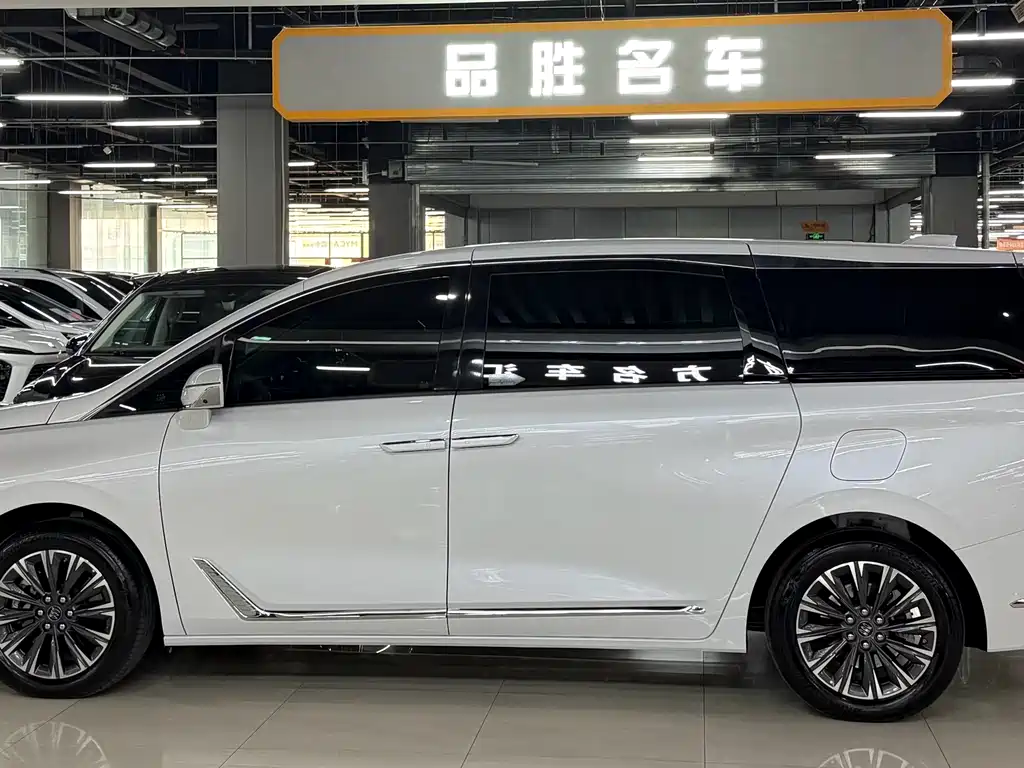 Buick GL8 2025