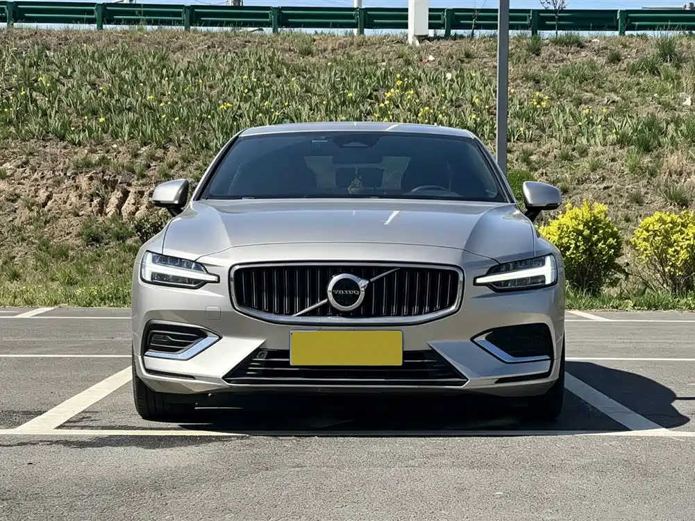 Volvo S60 2022