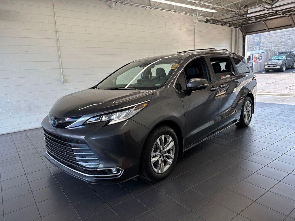 Toyota Sienna 2025