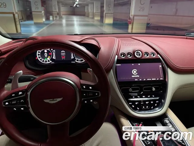 Aston Martin DBX 2022
