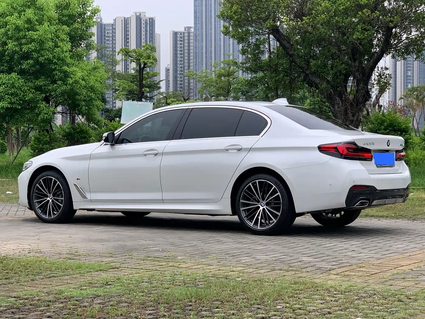 BMW 5 серии 2023