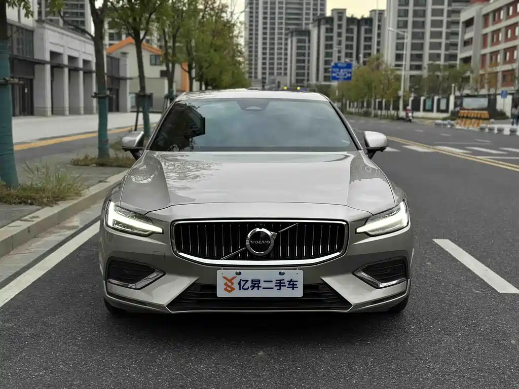 Volvo S60 2023