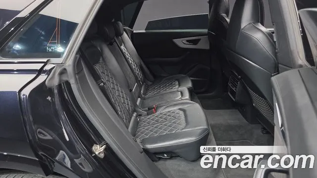 Audi Q8 2021