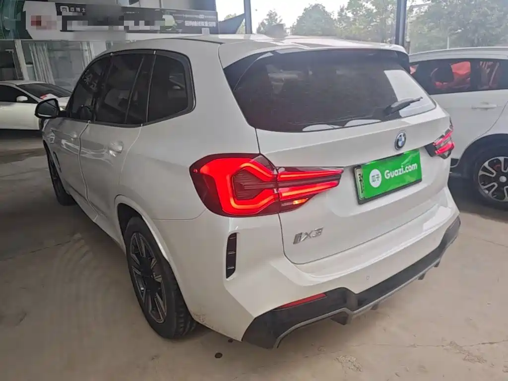 BMW iX3 2024