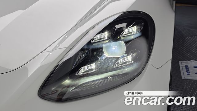 Porsche Panamera 2021