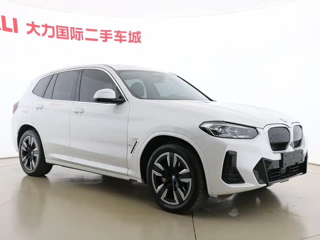 BMW iX3 2023