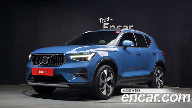 Volvo XC40 2025